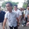 Viral video Ivan Sugianto memaksa siswa bersujud di SMA Gloria 2 Surabaya memicu kemarahan publik. Akun IG Sang Istri Jadi Sorotan