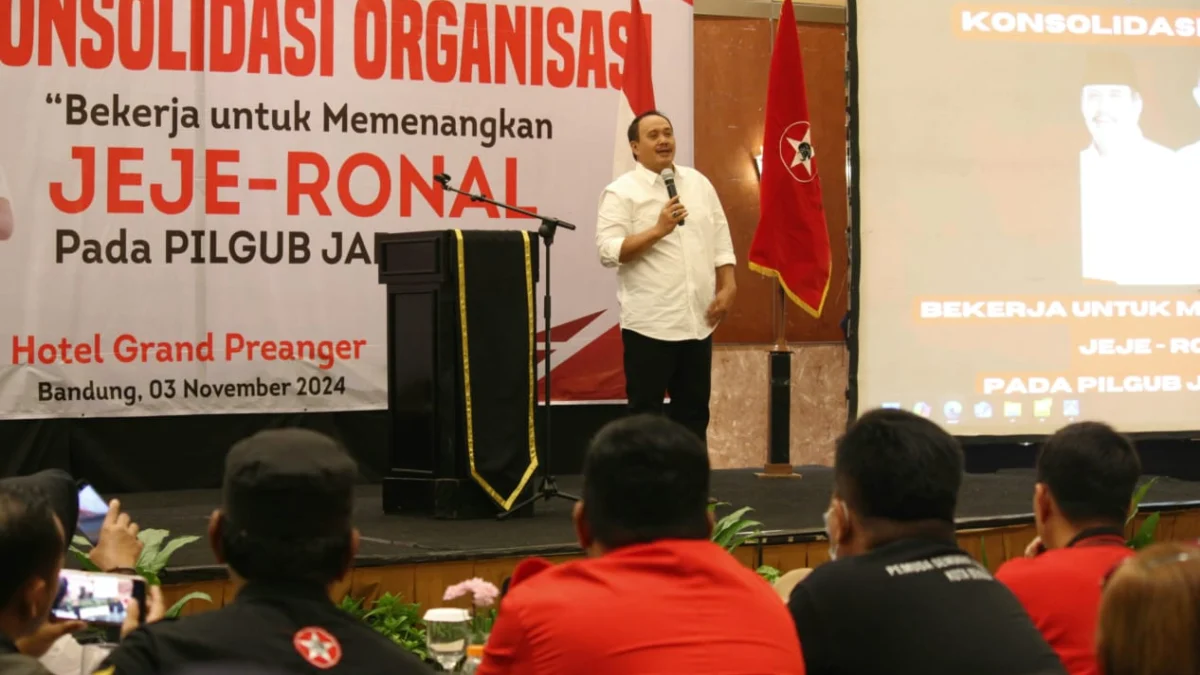 Pemuda Demokrat Indonesia Tancap Gas Menangkan Jeje-Ronal, Resah Demokrasi Tercoreng Calon Gubernur Jeje Wiradinata saat membakar semangat Kader Pemuda Demokrat Indonesia, Minggu (3/11).
