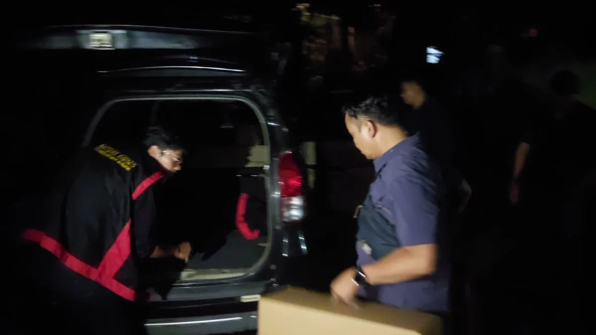 BREAKING NEWS! Kejari Cimahi Geledah Kantor Satpol PP, Sejumlah Barang Diamankan
