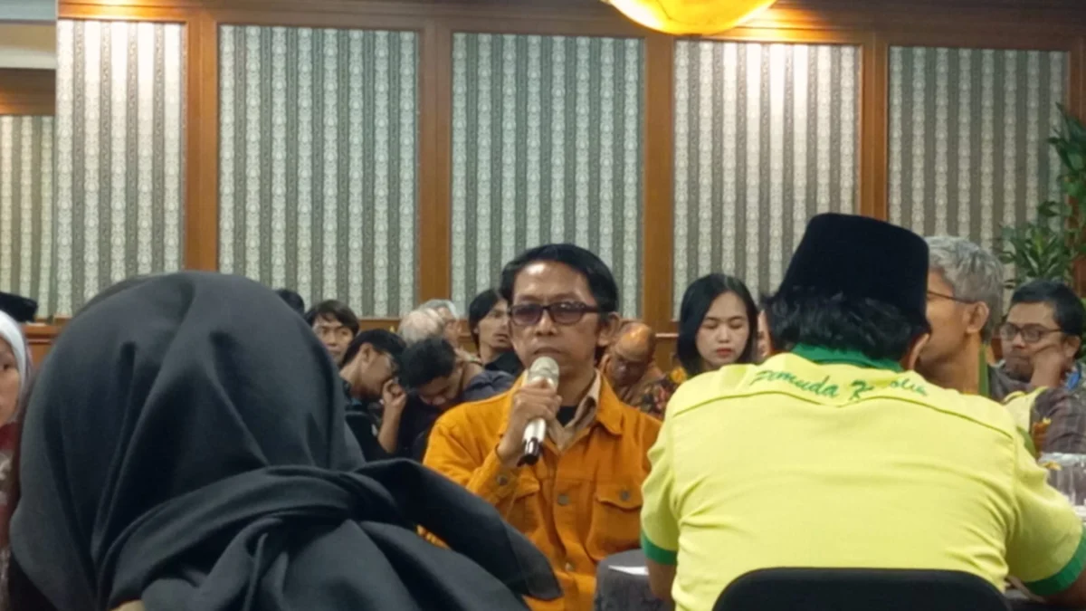 Bandung Belum Ramah untuk Disabilitas, Begini Kata Aktivis! Pegiat dari Cahaya Inklusi Indonesia, Dudi Nurdin saat memaparkan keresahan bagi para calon pemimpin daerah jelang momen Pilkada Serentak 2024. (Nizar/Jabar Ekspres)