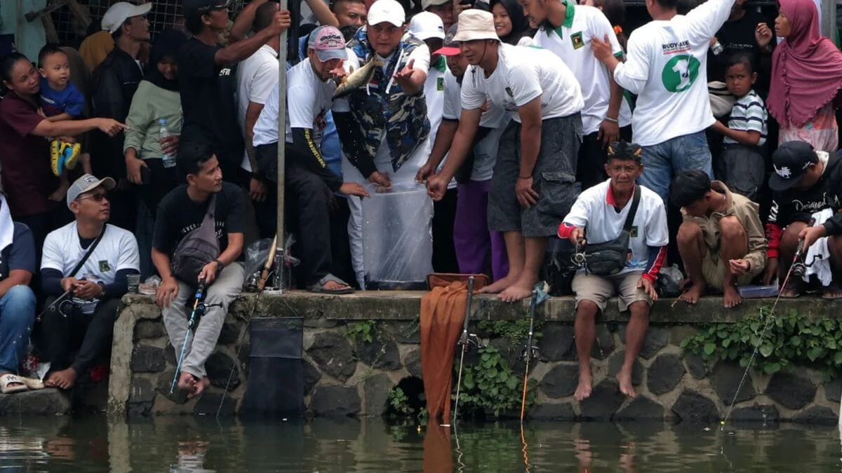 Vio Suguhkan Mancing Bersama Warga di Desa Pasir Jambu, Cabup Bogor Rudy Susmanto: Luar Biasa Cabup Bogor Rudy Susmanto Mancing Bersama Warga di Desa Pasir Jambu,