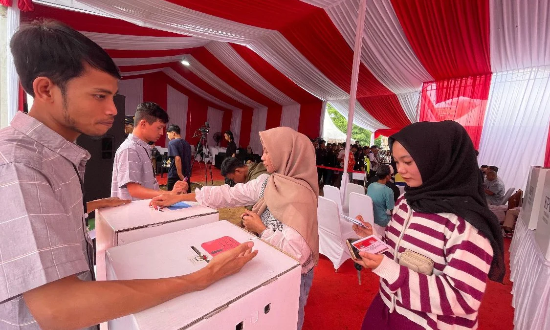 Puluhan Petugas Pilkada di Bandung Barat Tumbang, Satu Orang Meninggal Dunia Ilustrasi petugas KPPS saat bertugas di Pilkada Bandung Barat 2024. Dok Jabar Ekspres