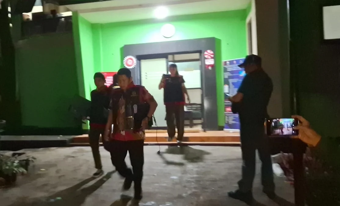 Ini Dia, Duduk Persoalan Penggeledahan Kantor Satpol PP Kota Cimahi oleh Kejari ! Kejari Kota Cimahi sampai belum memberikan keterangan secara detail penggeledahan yang dilakukan di kantor Satpol PP dan Damkar.