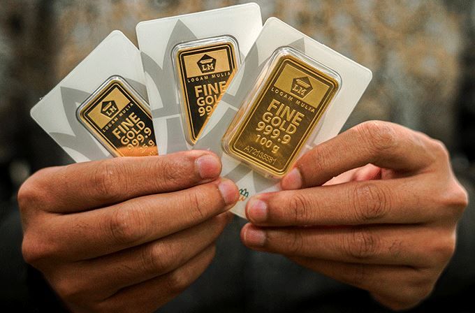 Harga emas Antam hari ini melonjak Rp15.000 menjadi Rp1.491.000 per gram. Berikut penyebab kenaikan harga dan tips memanfaatkannya.