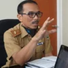 Penjabat (Pj) Bupati Kuningan Raden Iip Hidajat secara tiba-tiba dicopot dari jabatannya dan digantikan Agus Toyib