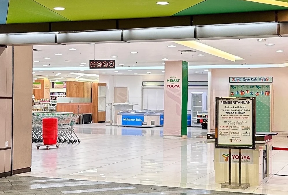 Yogya Ciwalk Kota Bandung Tutup, Pertumbuhan Ritel Melambat? Salah satu ritel Yogya Ciwalk di Kota Bandung mengumumkan penutupan gerainya di pusat perbelanjaan Cihampelas Walk mall.