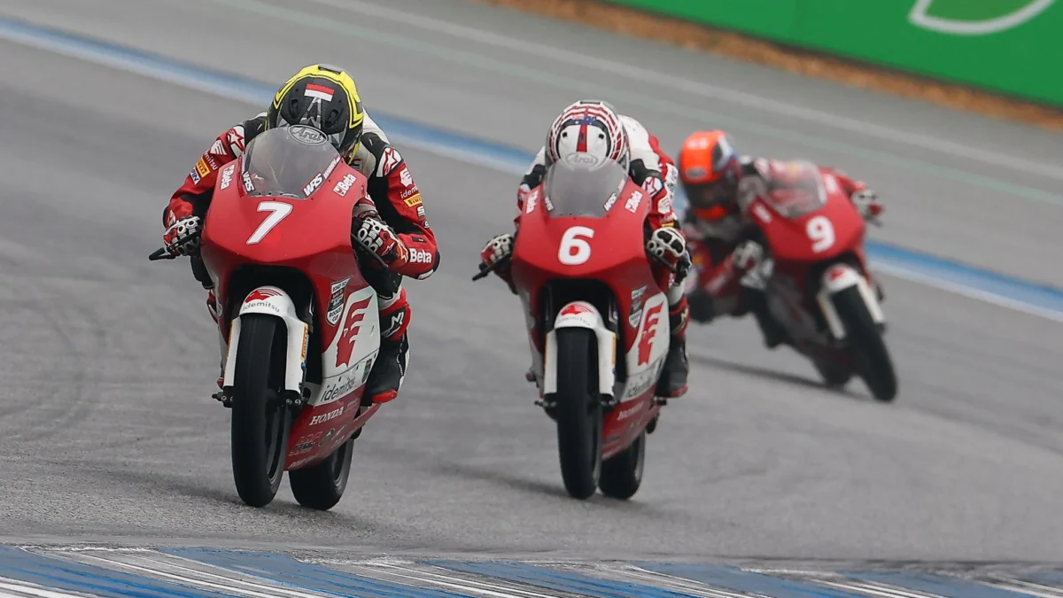 Pebalap Astra Honda Siap Melesat Kencang di Seri Penutup IATC Sepang Siap hadapi putaran penutup ajang Idemitsu Asia Talent Cup (IATC) 2024, pebalap binaan Astra Honda Motor (AHM) Muhammad Kiandra Ramadhipa siap melesat kencang untuk meraih podium pada balapan yang akan digelar akhir pekan ini di Sepang International Circuit, Malaysia (2-3/10).