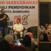 Paslon Haru Dhani saat menyapa kaum perempuan, Senin (4/11).