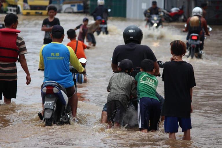 Waspada! Beberapa Titik di Kota Bandung Rawan Banjir Foto ilustrasi banjir di Kota Bandung (Dok. Jabar Ekspres)
