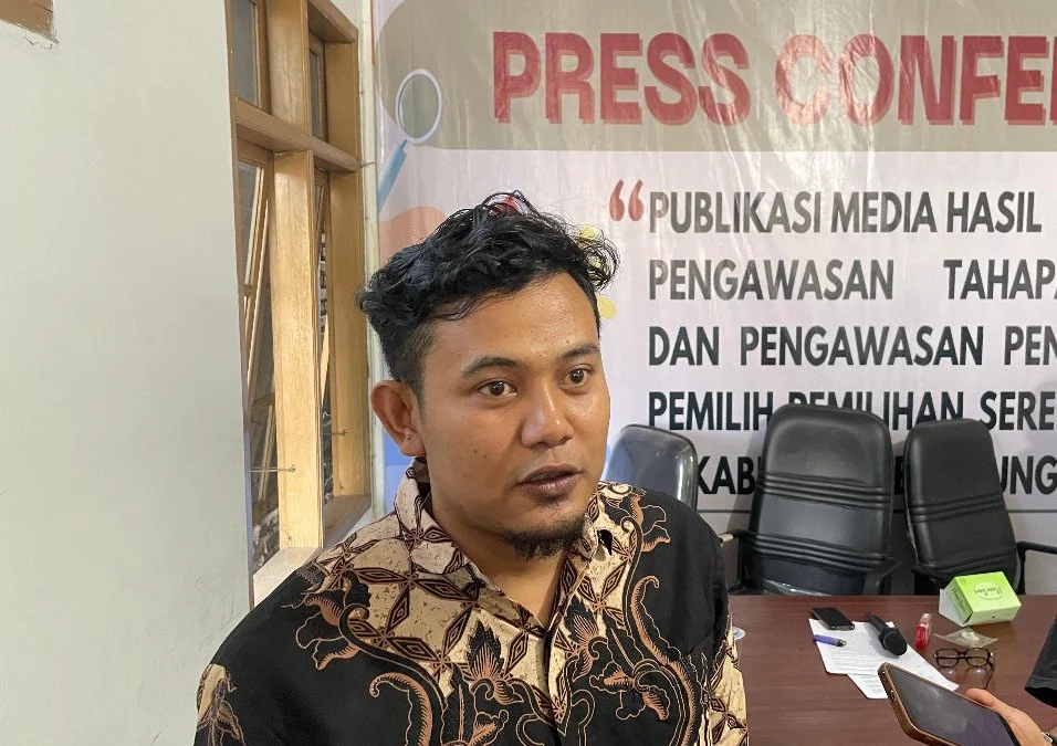 Ketua Bawaslu KBB Riza Nasrul Falah Sopandi saat ditemui dikantornya. Dok Jabar Ekspres