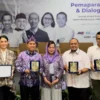 Pasangan calon Wali Kota dan Wakil Wali Kota Bogor, Sendi Fardiansyah dan Melli Darsa kompak mengenakan busana ungu. (Yudha Prananda / Jabar Ekspres)