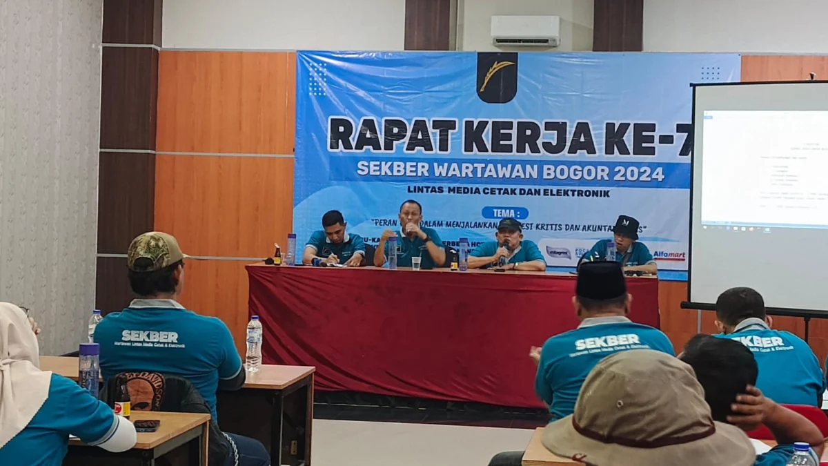 Visi Danang Danoroso untuk Masa Depan Sekber Wartawan Bogor Raya HRM Danang Danoroso (Kedua Kanan) dalam pidato perdananya usai terpilih menjadi Ketua Umum Sekber Wartawan Bogor Raya, Kamis (7/11). (Yudha Prananda / Jabar Ekspres)