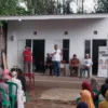Cawalkot Haru Suandharu saat berdialog dengan warga Pasir Impun, Kamis (7/11).