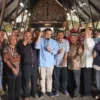 Ratusan Alumni Panwaslu Kabupaten Bandung Deklarasi Dukung Sahrul - Gun Gun Ratusan alumni Panitia Pengawas Pemilu Kabupaten Bandung angkatan tahun 1999 - 2020, mendeklarasikan diri mendukung pasangan calon Bupati dan Wakil Bupati Bandung nomor urut 1, Sahrul Gunawan - Gun Gun Gunawan.