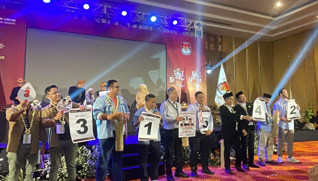 Debat Putaran Kedua Pilbup Bandung Barat Diundur, Ternyata Ini Alasannya! Lima pasangan calon Bupati dan Wakil Bupati Bandung Barat. Dok Jabar Ekspres