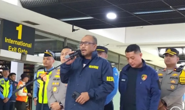 Polisi Amankan Uang Senilai Rp2,8 Miliar dari Pelaku Judol Komdigi Dirreskrimum Polda Metro Jaya Kombes Pol Wira Satya Triputra saat memberikan keterangan pers terkait kasus Judol di Bandara Soekarno Hatta, Tangerang, Banten. (foto/ANTARA)