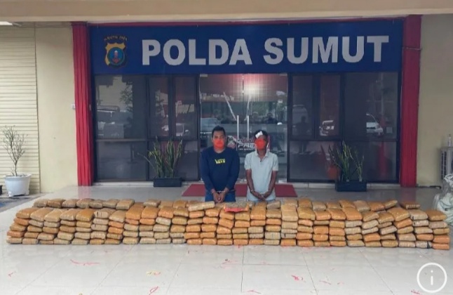 Polisi Berhasil Tangkap Terduga Pemilik 272 Kilogram Ganja di Aceh Personel Ditresnarkoba Polda Sumatera Utara menangkap terduga pemilik ganja dan menyita ganja seberat 272 kilogram. (foto/ANTARA)