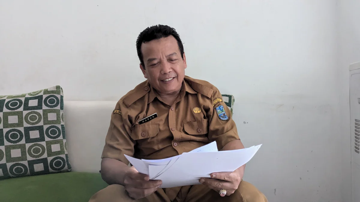 Sering Dikeluhkan Warga, Harun Al Rasyid Ungkap Jalan Gerilya Pamongkoran Kota Banjar Sudah Nyaman! Kepala Bidang Bina Marga Dinas PUTR Kota Banjar, H Harun Al Rasyid memaparkan perbaikan Jalan Gerilya di Wilayah Pamongkoran Kota Banjar, Senin 11 November 2024. (Cecep Herdi/Jabar Ekspres)