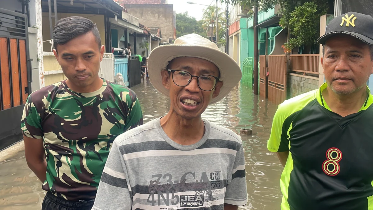 Ketua RW 13 Komplek CPI, Dadang Cahyana (48) saat dimintai keterangan, Senin (11/11). Foto Agi