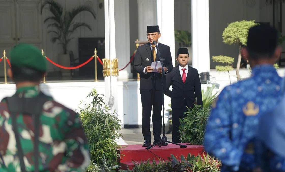 Pj Wali Kota Bogor, Hery Antasari saat memimpin apel peringatan HKN ke-60 tingkat Kota Bogor, Selasa (12/11). (Yudha Prananda / Jabar Ekspres)