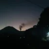 Gunung Lokon di Kota Tomohon dinaikan statusnya ke Level III atau Siaga setelah terjadi kegempaan vulkanik. (Foto/ANTARA)