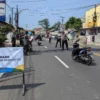 Operasi gabungan penertiban kendaraan bermotor di Parungsari Kota Banjar digelar bersama Satlantas Polres Banjar, P3DW Kota Banjar, Subdenpom lll/2-4 Banjar, dan Jasa Raharja, Selasa 12 November 2024. Operasi ini akan digelar selama tiga hari. (Cecep Herdi/Jabar Ekspres)