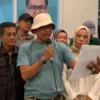 Sejumlah pedagang dari Paguyuban Pasar Kebon Kembang Kota Bogor melakukan deklarasikan dukungan terhadap Pasangan Cawalkot dan Cawawalkot, Dokter Rayendra dan Eka Maulana. (Yudha Prananda / Jabar Ekspres)