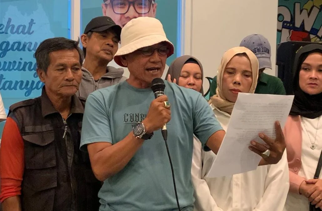 Rayendra - Eka Didukung Paguyuban Pedagang Pasar Kebon Kembang di Pilkada Kota Bogor Sejumlah pedagang dari Paguyuban Pasar Kebon Kembang Kota Bogor melakukan deklarasikan dukungan terhadap Pasangan Cawalkot dan Cawawalkot, Dokter Rayendra dan Eka Maulana. (Yudha Prananda / Jabar Ekspres)