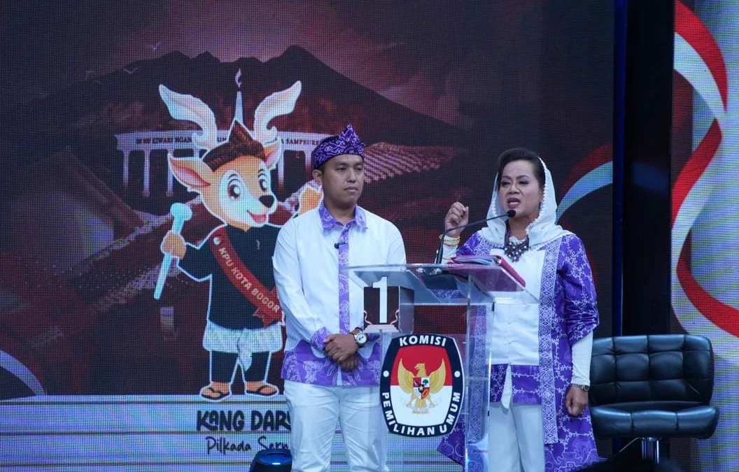 Melli Darsa Kritik Penataan Kota Bogor yang Dianggap Terbelakang Pasangan Calon Wali Kota dan Wakil Wali Kota Bogor, Sendi Fardiansyah dan Melli Darsa saat memaparkan visi misi dalam forum debat. (Yudha Prananda / Istimewa)