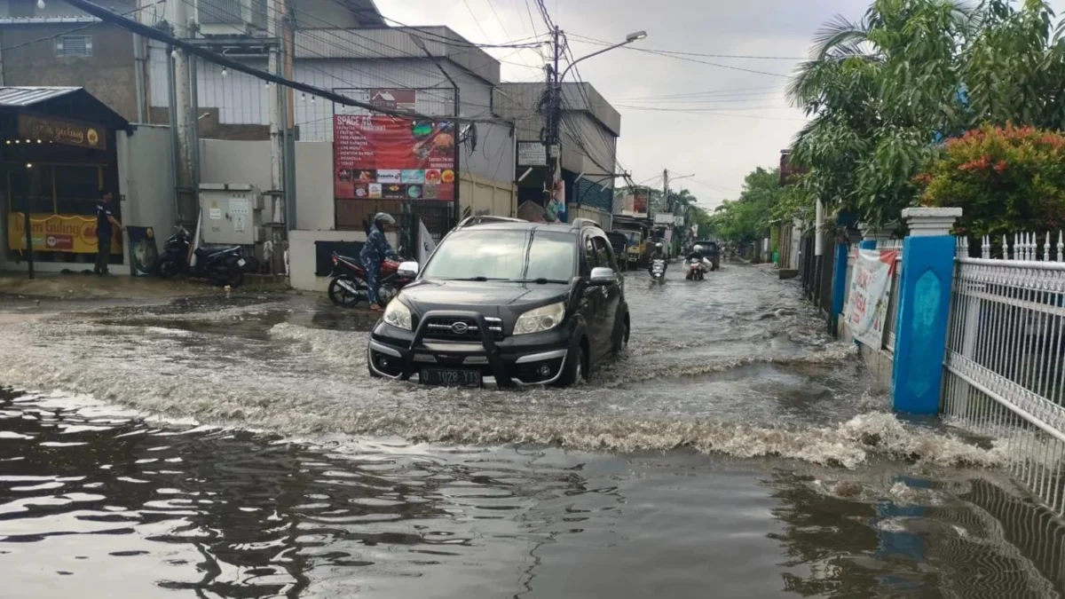 Salah satu titik banjir yang kerap terjadi di wilayah Cingised, Cisaranten Endah, Kota Bandung (Sadam Husen / JE)