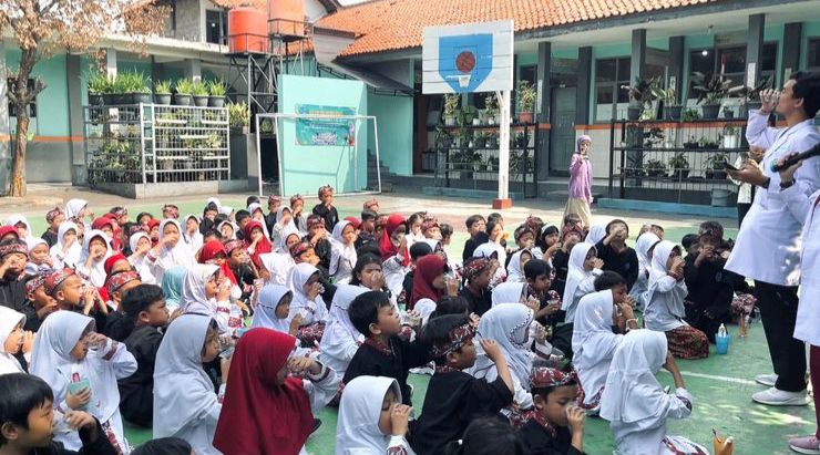 FKG Unjani Edukasi Manfaat Fluoride pada Siswa SDN Melong Mandiri 2 Cimahi FKG Unjani Edukasi Manfaat Fluoride