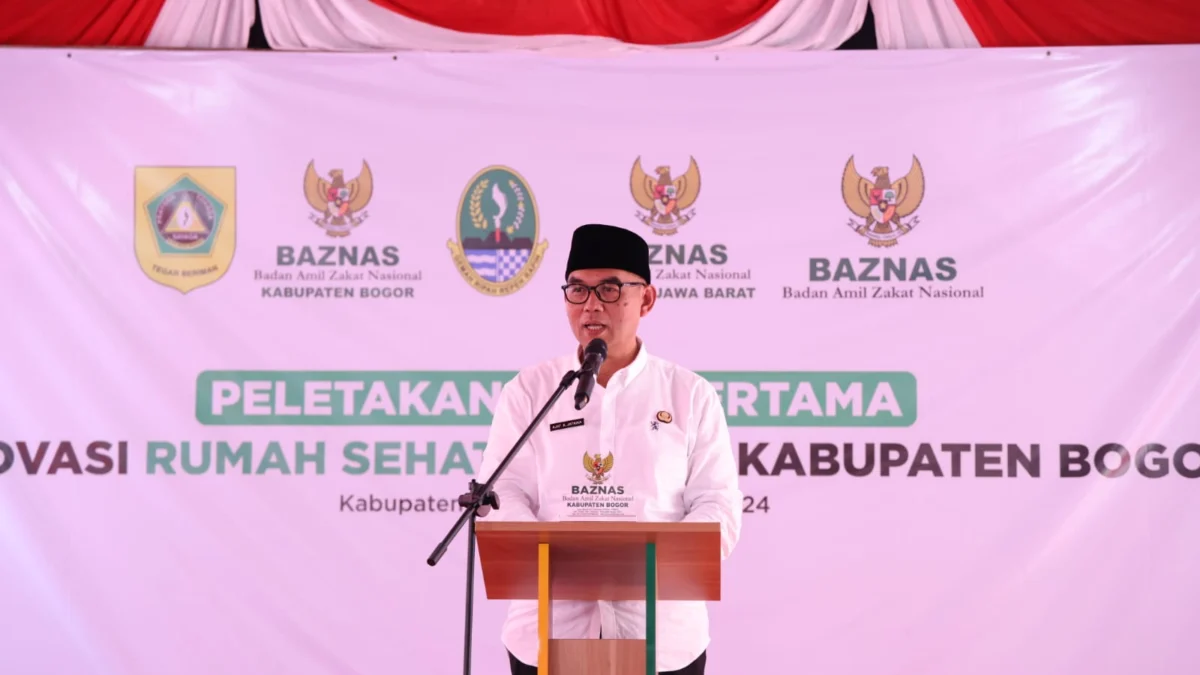 Pembangunan Rumah Sehat Baznas Bogor Resmi Dimulai, Siap Layani Masyarakat Secara Gratis Sekretaris Daerah (Sekda) Kabupaten Bogor, Ajat Rochmat Jatnika, dalam acara peletakan batu pertama pembangunan Rumah Sehat Baznas