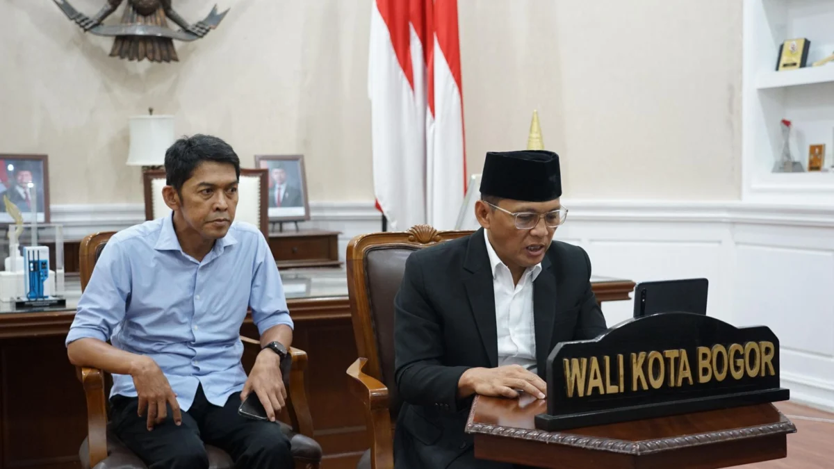 Gerakan Menuju 100 Smart City Indonesia, Kota Bogor Jadi Laboratorium Kota Cerdas Pj Wali Kota Bogor, Hery Antasari bersama Kadiskominfo Kota Bogor. (Foto: Yudha Prananda / Istimewa)