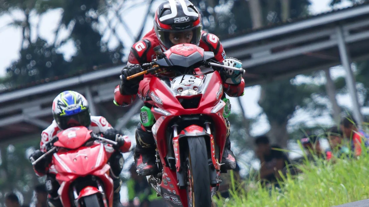 Honda Daya Jayadi Racing Team Siap Berlaga di Honda Dream Cup 2024 Purwokerto Ajang balap bergengsi Honda Dream Cup (HDC) akan digelar di Sirkuit Non Permanen Gor Satria, Purwokerto, Jawa Tengah, pada 16-17 November 2024.