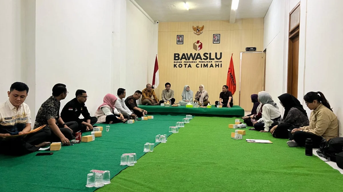Pilkada 2024: Bawaslu Fokus pada Pengawasan Cyber dan TPS Rawan Kunjungan Bawaslu RI ke Bawaslu Kota Cimahi bahas Soal Pengawasan Cyber dan TPS Rawan (mobg)