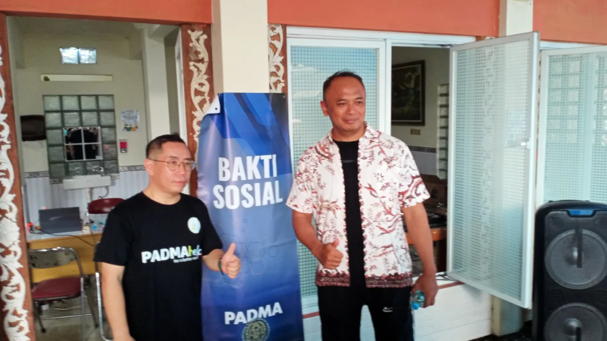 Adam dan Adrian: Dua Sahabat yang Menyalakan Harapan untuk Difabel Di tengah hiruk-pikuk kehidupan, tak semua orang tergerak untuk berbagi. Namun, Adam Santosa dan Adrian Suhendra memilih jalan berbeda.