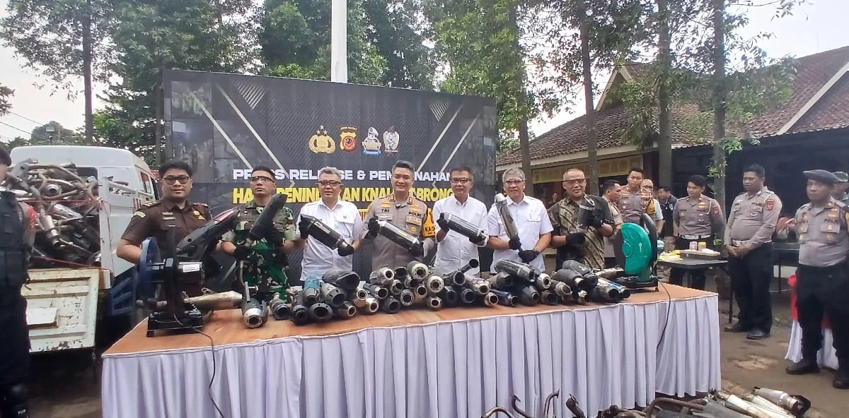 Selama 50 Hari, Polres Cimahi Sita Ribuan Knalpot Brong yang Meresahkan Masyarakat Polres Cimahi Amankan Ribuan Knalpot yang Tidak Sesuai Standar atau Brong (mong)