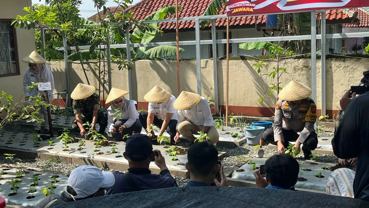Pj Gubernur Jawa Barat, Bey Machmudin saat Gugus Tugas Polri Mendukung Ketahanan Pangan (mong)