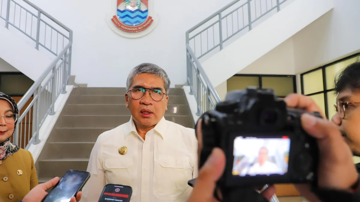 Jelang Pencoblosan, Penyaluran Bansos di Cimahi Ditunda Sementara Pj Wali Kota Cimahi, Dicky Saromi saat Ditemui di Pemkot (mong)