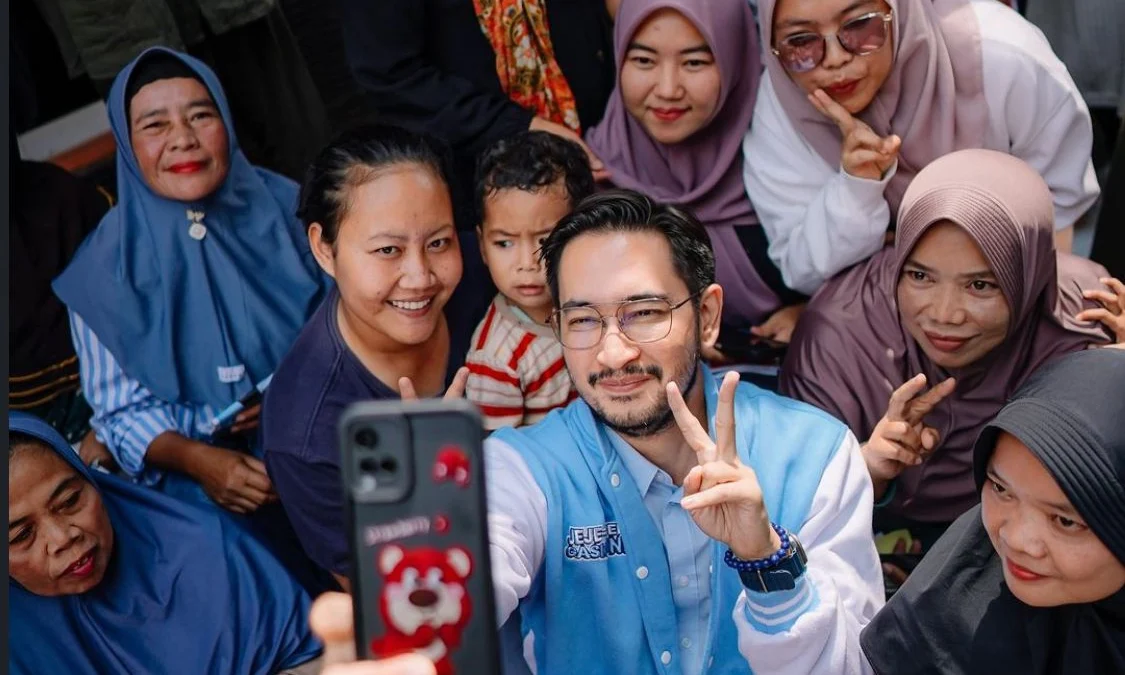 Calon Bupati Bandung Barat nomor urut 2, Jeje Ritchie Ismail saat menyapa warga Bandung Barat. Dok instagram ritchieismail