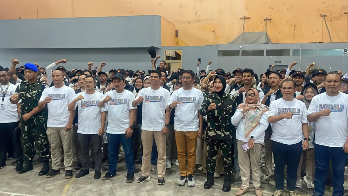 Jelang Masa Tenang, Bawaslu Kabupaten Bandung Gelar Apel Siaga untuk Pastikan Kelancaran Pilkada Badan Pengawas Pemilu (Bawaslu) Kabupaten Bandung menggelar Apel Siaga Masa Tenang Pemilihan Kepala Daerah (Pilkada) 2024 di Kantor Bawaslu, Soreang, Sabtu (23/11). Foto Agi