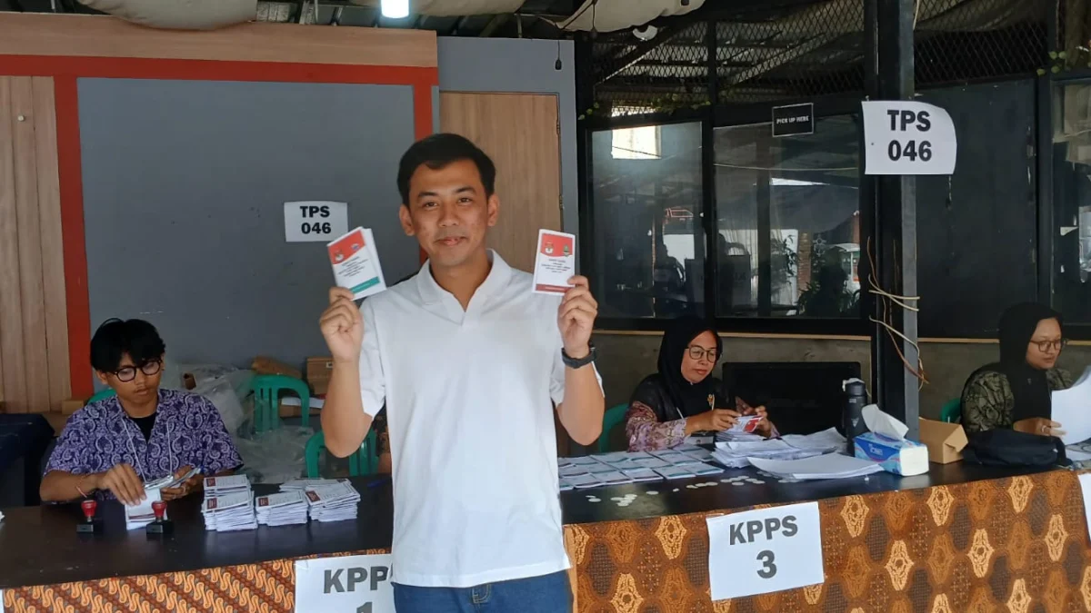 Bilal Priatna Siap Kawal Ketat Perolehan Suara di Pilkada Cimahi 2024 Calon Wali Kota Cimahi Nomor Urut 3, Bilal Insan Muhammad Priatna saat Melakukan Pencoblosan di TPS 046 (mong)