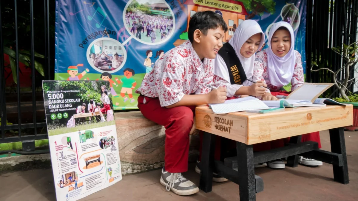 Program Distribusi 5.000 Bangku Daur Ulang Kembali Dilanjutkan, SD se-Indonesia Bakal jadi Penerima Manfaat Program Distribusi 5.000 Bangku Daur Ulang Kembali Dilanjutkan, SD se-Indonesia Bakal jadi Penerima Manfaat