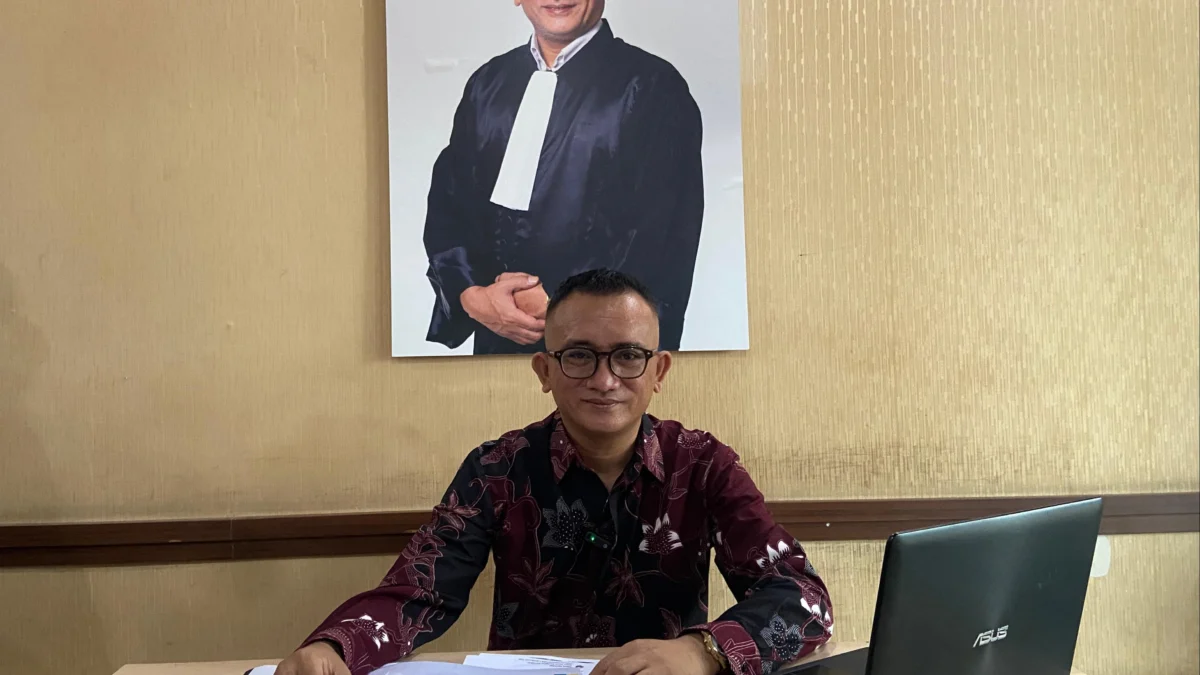 Kuasa Hukum Karna Sobahi bakal Laporkan Pelaku Ujaran Kebencian ke Polda Jabar Kuasa Hukum Calon Bupati Majalengka Karna Sobahi, Indra Sudrajat, bakal melaporkan pelaku ujaran kebencian ke Polda Jabar.