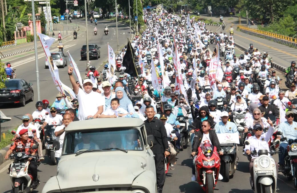 Kampanye Terakhir, Cabup Bogor Rudy Susmanto Diarak Ribuan Relawan Menuju Sentul Kampanye Terakhir, Cabup Bogor Rudy Susmanto Diarak Ribuan Relawan Menuju Sentul