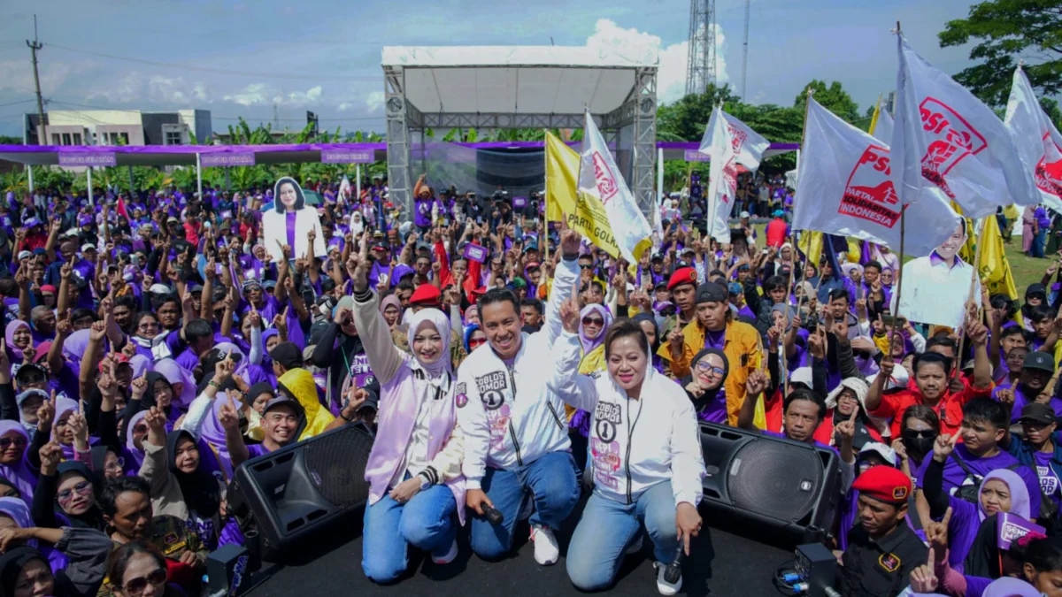 Alasan Kuat Kenapa Harus Pilih Sendi-Melli untuk Kemajuan Kota Bogor 5 Tahun Mendatang Ribuan warga tumpah ruah mengikuti kampanye akbar Pasangan Calon Wali Kota dan Wakil Wali Kota Bogor, Nomor Urut 1, Sendi Fardiansyah dan Melli Darsa di Lapangan Exit Tol Tanah Baru, Bogor Utara, Sabtu (23/11). (Yudha Prananda / Jabar Ekspres)