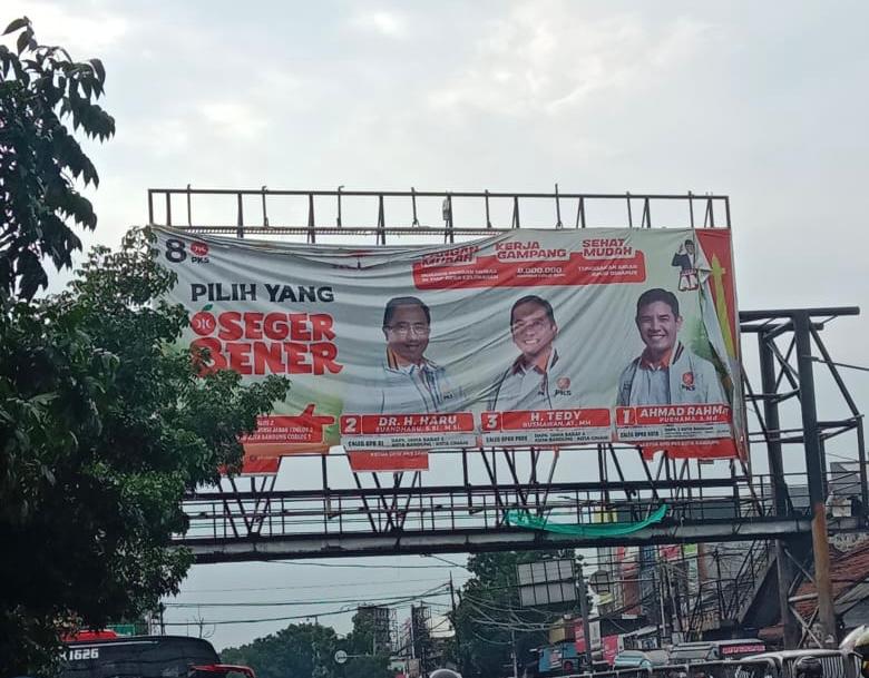 Kata Pengamat, Soal Foto Cawalkot Bandung yang Masih Terpampang di Kawasan Cicaheum