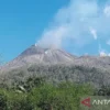 Gunung Lewotobi Kembali Erupsi, Lontarkan Abu Vulkanik dan Hujan Batu di Flores Timur