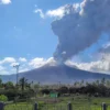 Gunung Lewotobi Laki-Laki di Flores Timur Kembali Erupsi, Kolom Abu Mencapai 5000 Meter, Para Pengungsi Alami Krisis Air Bersih