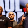 Pertarungan petinju kelas berat Mike Tyson (kiri) akan melawan petinju Jake Paul (kanan). (DAZN)
